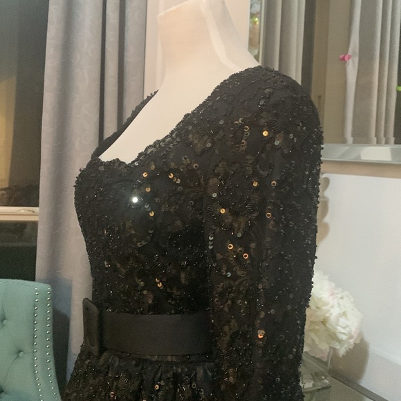 EUC Vintage Black Tie Oleg Cassini Peplum Sequined dress with belt.
Size 8 - Picture 5 of 9